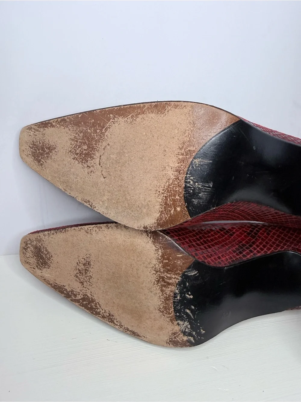 Stuart Weitzman Burgundy Wine Red Snake-Skin Embossed PointedToe Pumps Heels 9.5